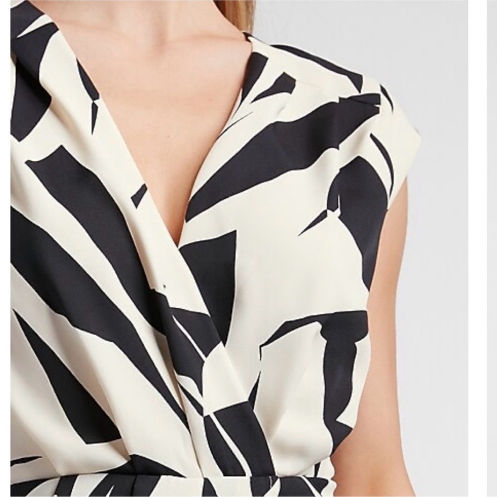 Express Abstract Black and Cream Mini Dress - Picture 3 of 7